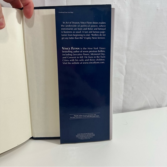 Act of Treason a Novel by Vince Flynn - Picture 3 of 4